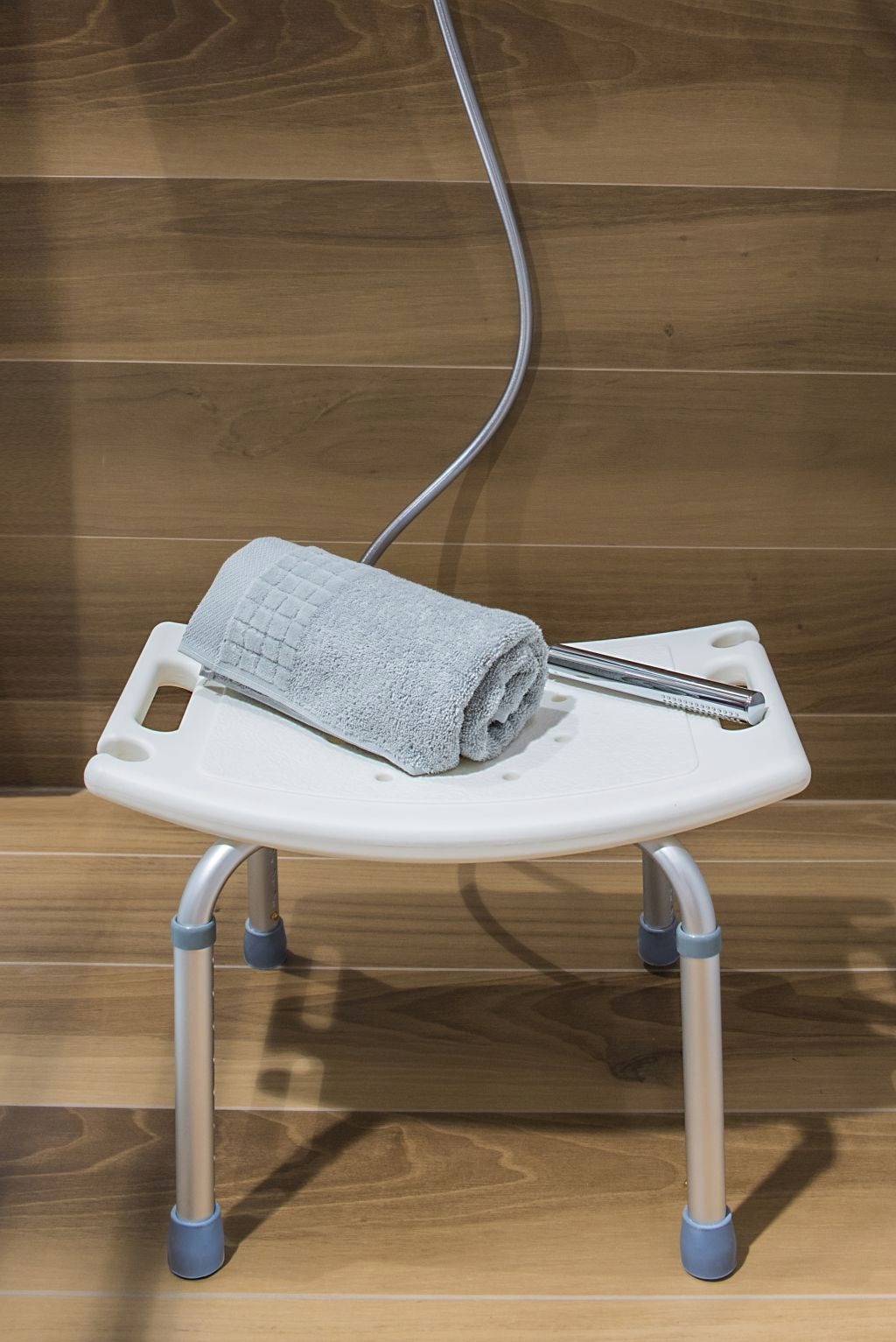 sprchová stolička do kúpeľne